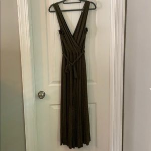 carly jean olive green romper. size large.